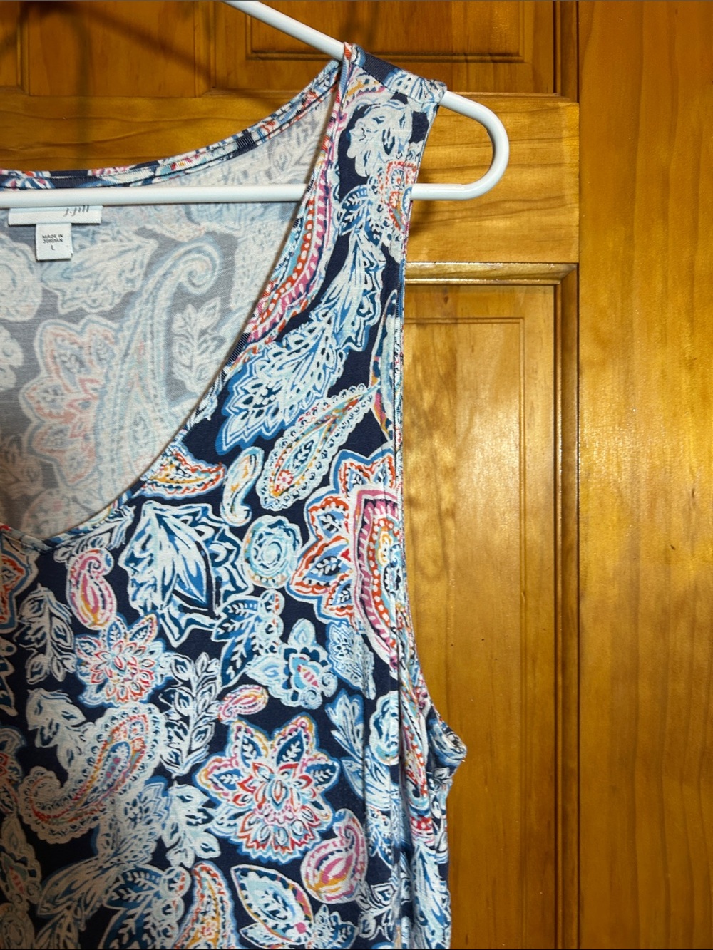 Garment on Hanger - Picture 5 of 14